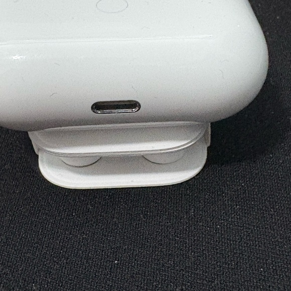 Apple AirPods Pro 1st Generation A2083 A2084 with Charging Case A2190 - White - Picture 7 of 8
